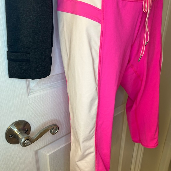 Lululemon “heat it up” crop in pink, size 10 - Picture 5 of 11